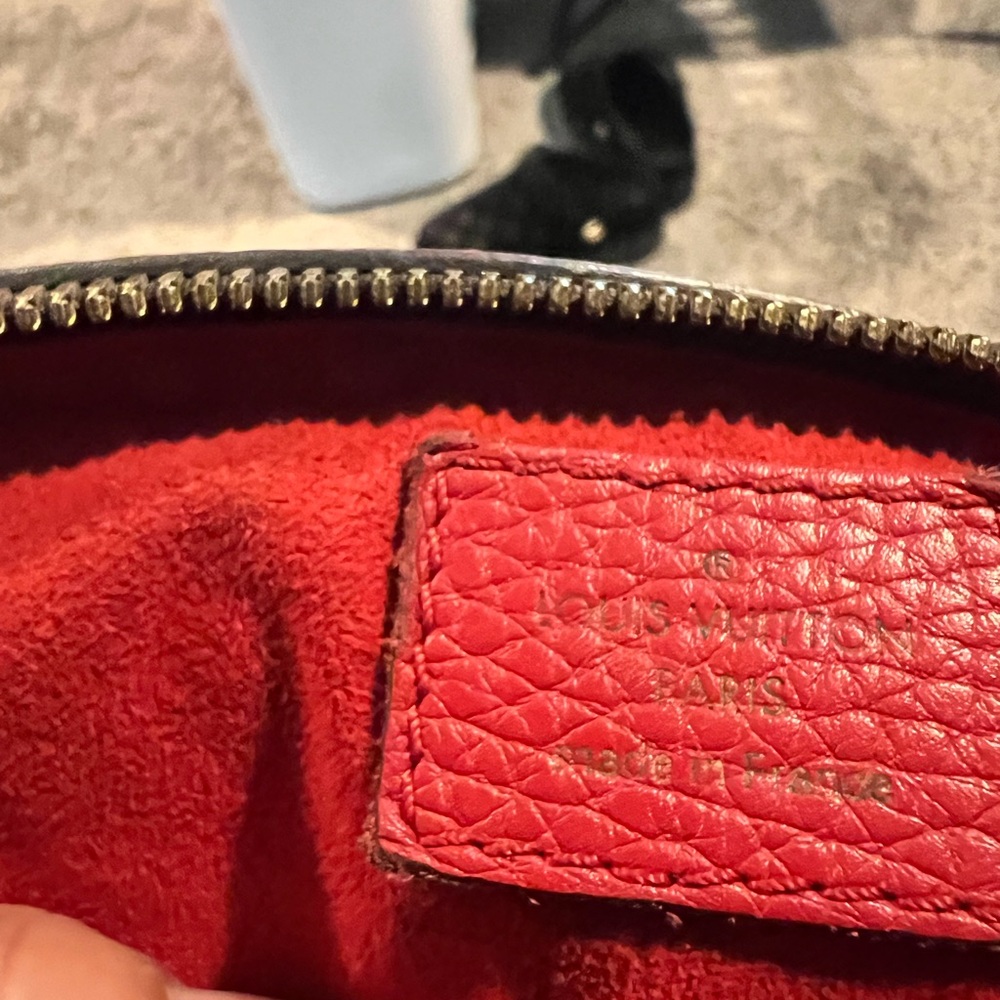 Louis Vuitton - Picture 5 of 8